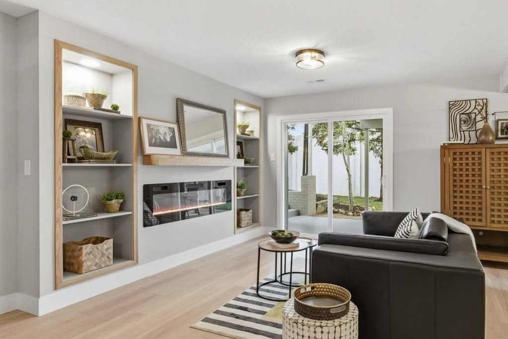 Living room with built-in shelves and a linear fireplace